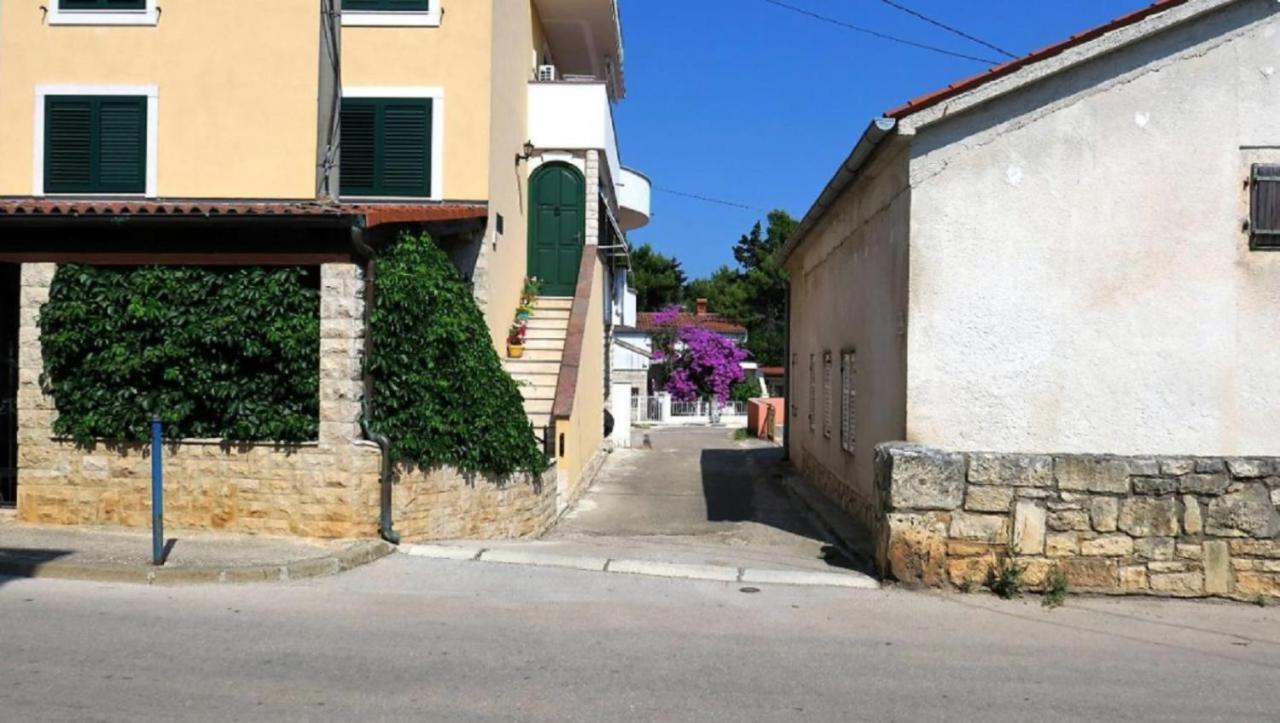 Holiday Home Zora - Family Vacation House Near Protected Area Of The Nature Park Kamenjak, With Green Yard, Wifi, Air-Con Premantura Kültér fotó
